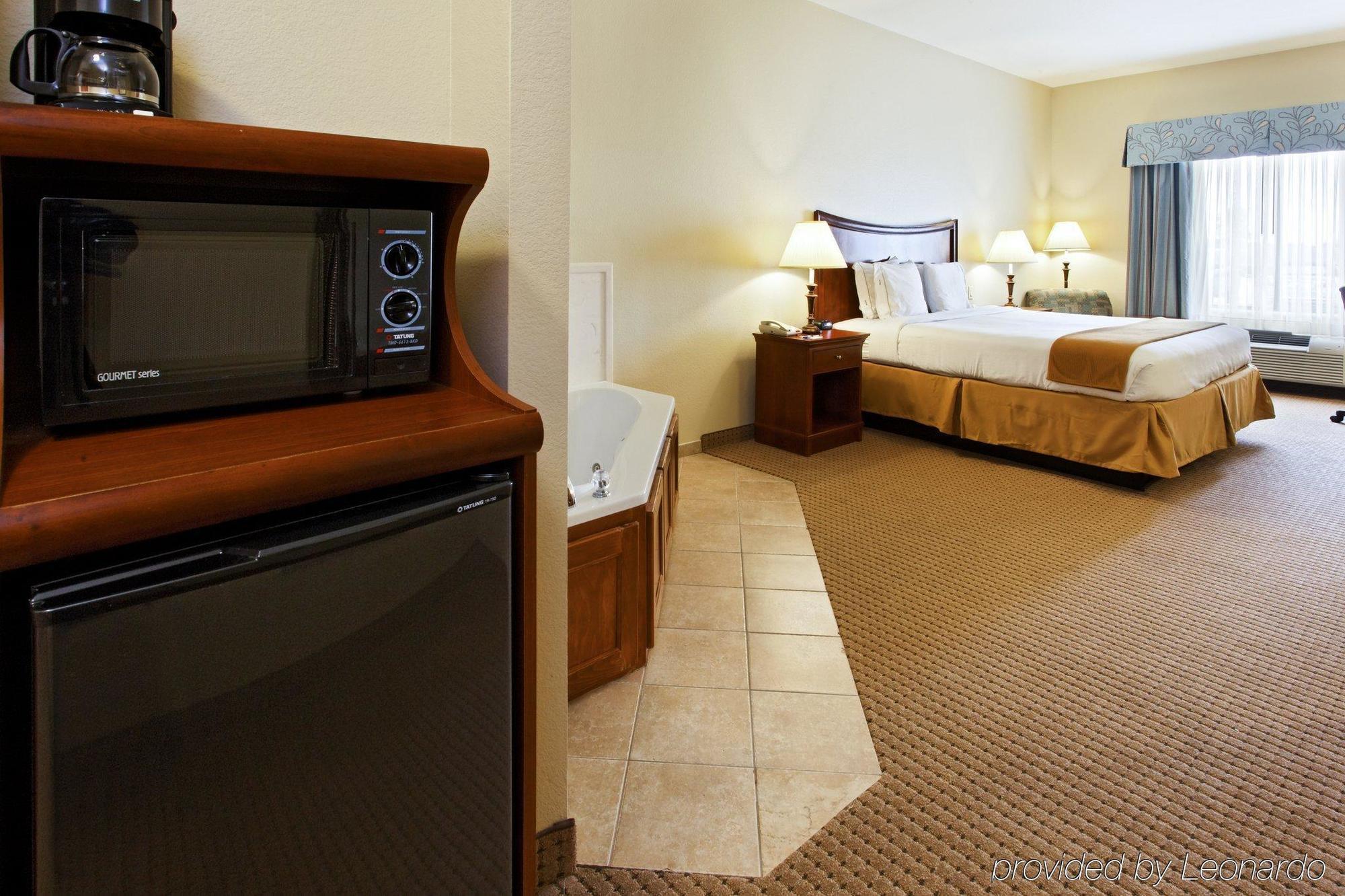 Holiday Inn Express Hotel & Suites Mansfield, An Ihg Hotel Room photo